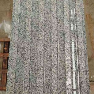 宿州 芝麻白花岗岩荔枝面雕刻盲道，盲条