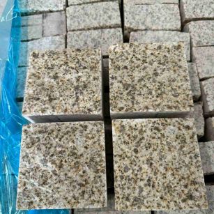 宿州 黄金麻花岗岩自然面小方块，弹石，马蹄石等