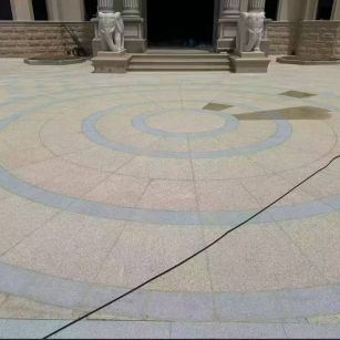 宿州 黄金麻芝麻灰花岗岩石材地铺拼接效果