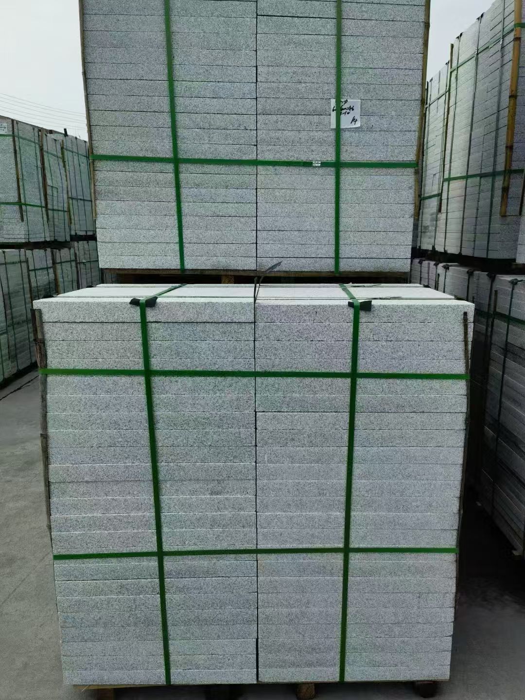 宿州 芝麻白火烧，园林广场市政工程地铺石，1.8~5.0厚均有现货