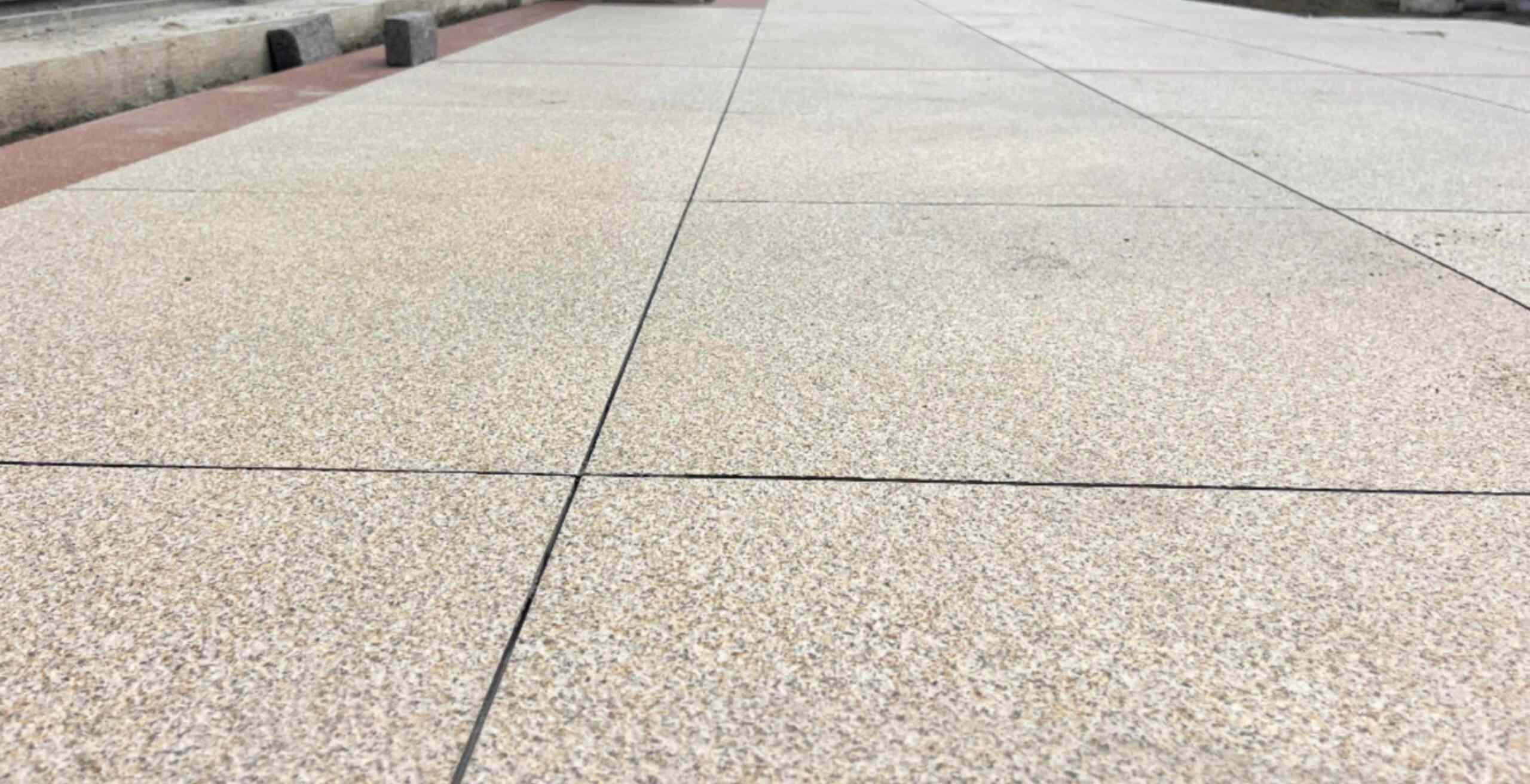 宿州 黄金麻花岗岩石板材荔枝面地面铺装效果