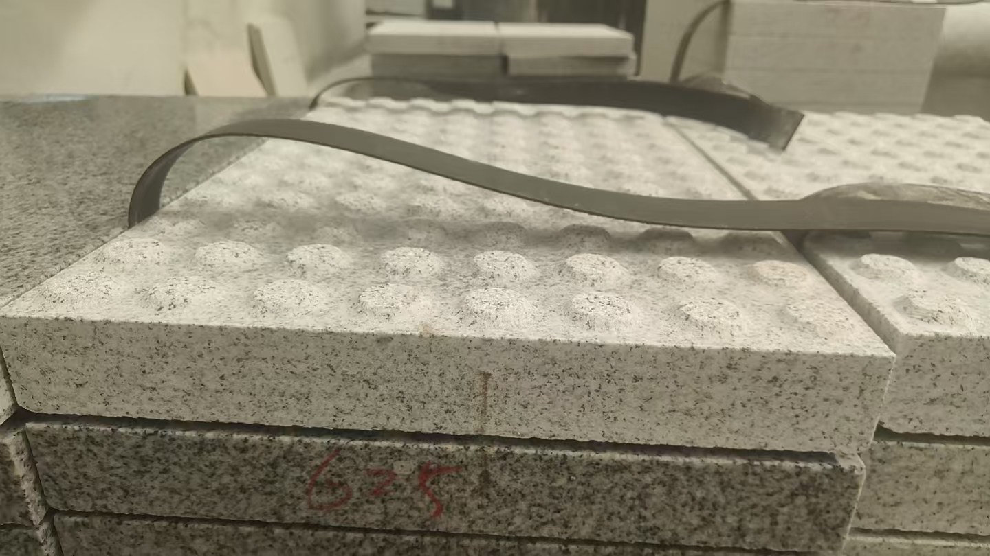 宿州 芝麻白花岗岩6.0公分荔枝面五轴加工雕刻盲点