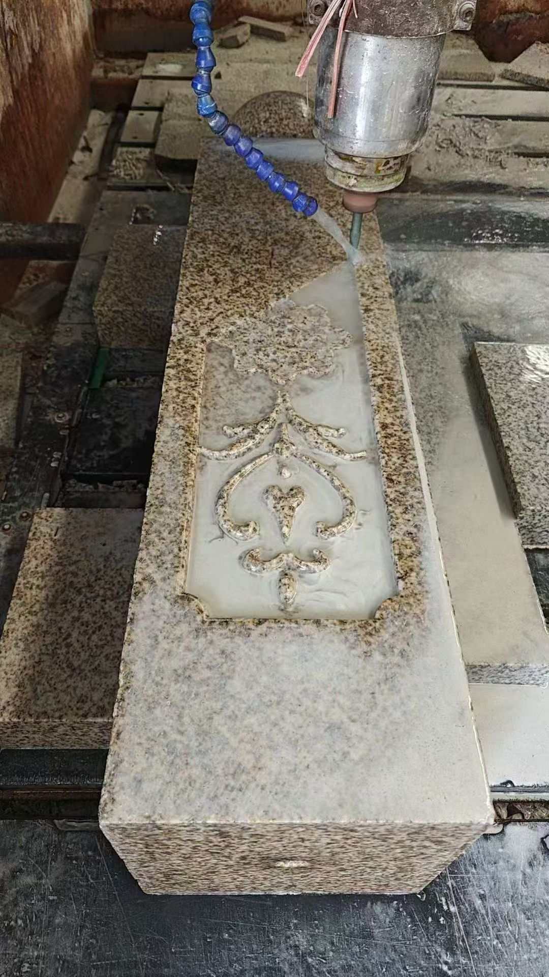 宿州 黄金麻花岗岩异形加工雕刻栏杆大柱