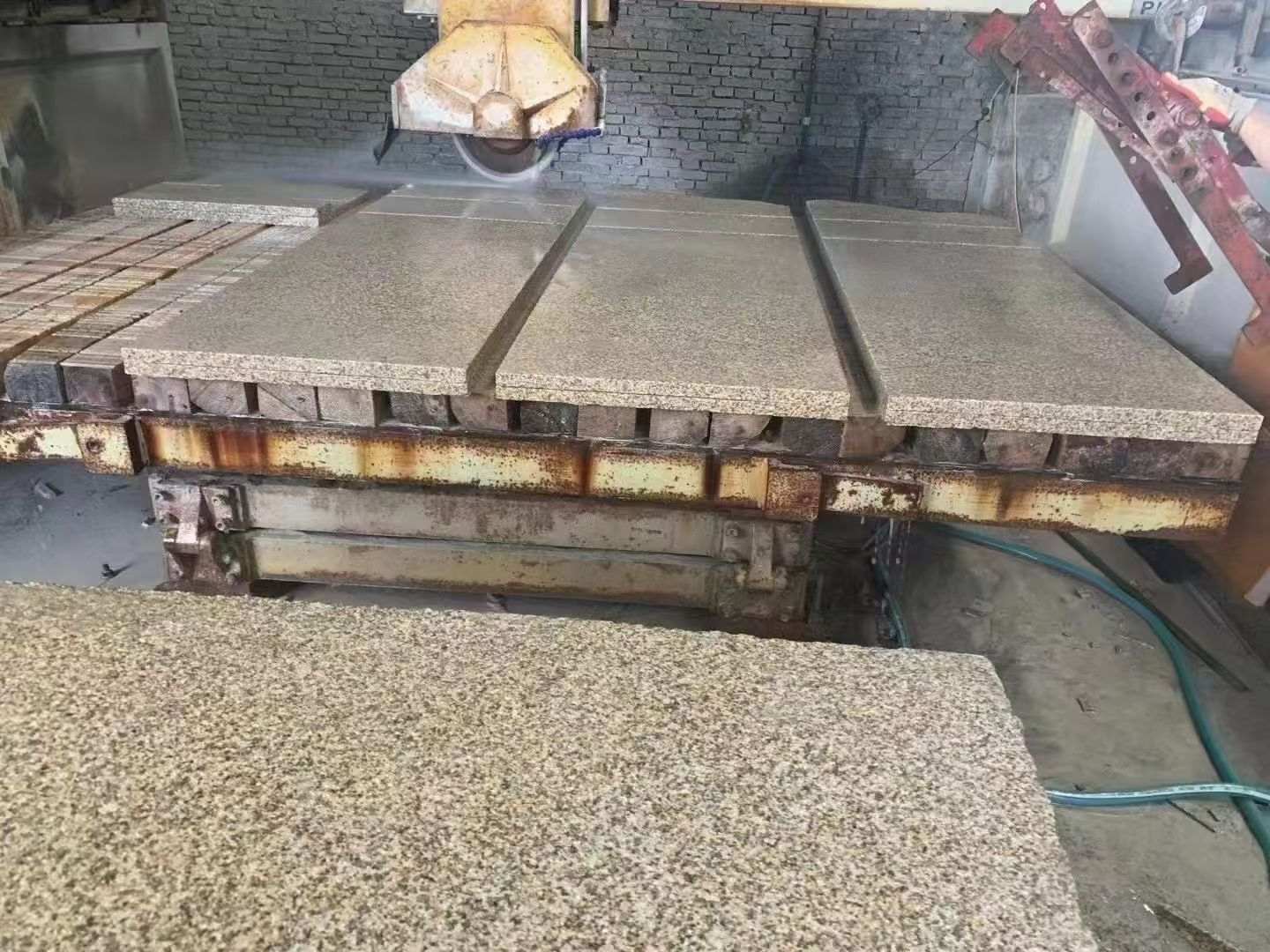 宿州 黄金麻荔枝面成品板加工