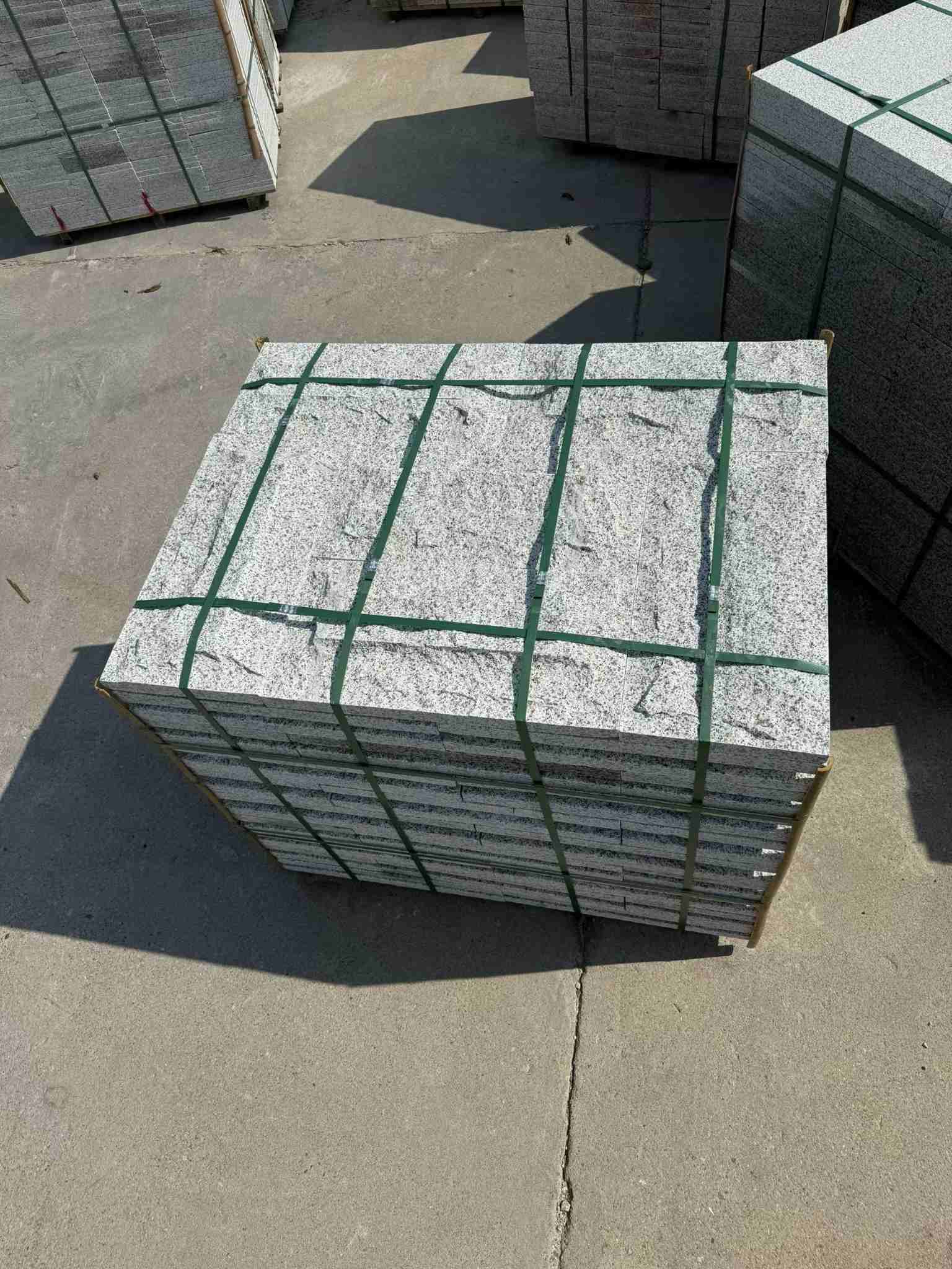 宿州 白麻花岗岩石材自然面蘑菇石成品