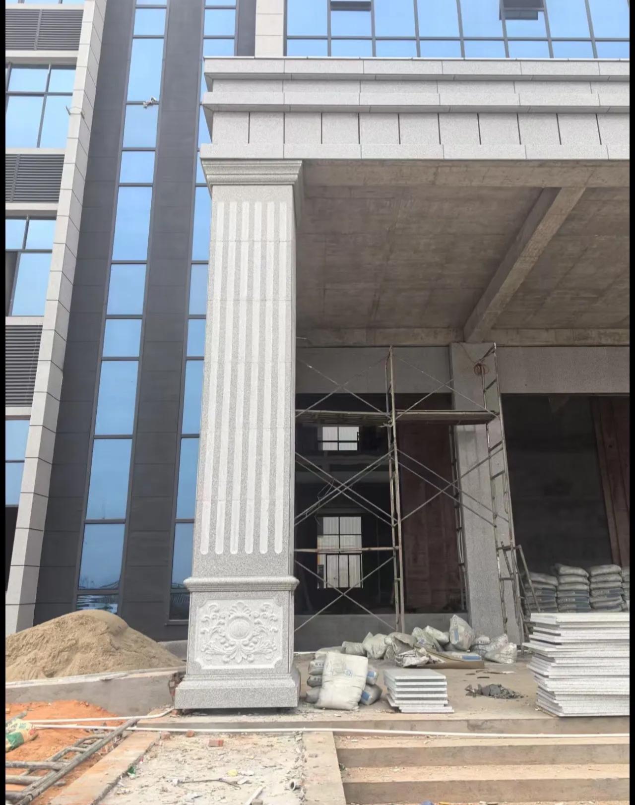 宿州 芝麻白光面花岗岩门楼大柱（罗马柱）配雕花底座