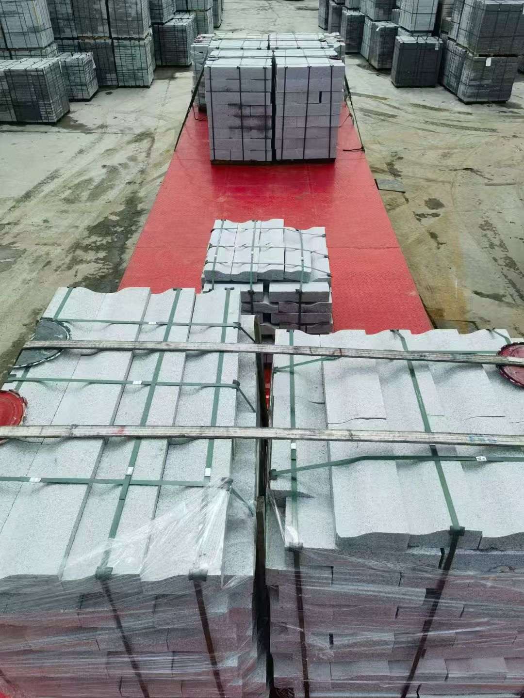 宿州 芝麻白仿形加直形路沿石出货日常