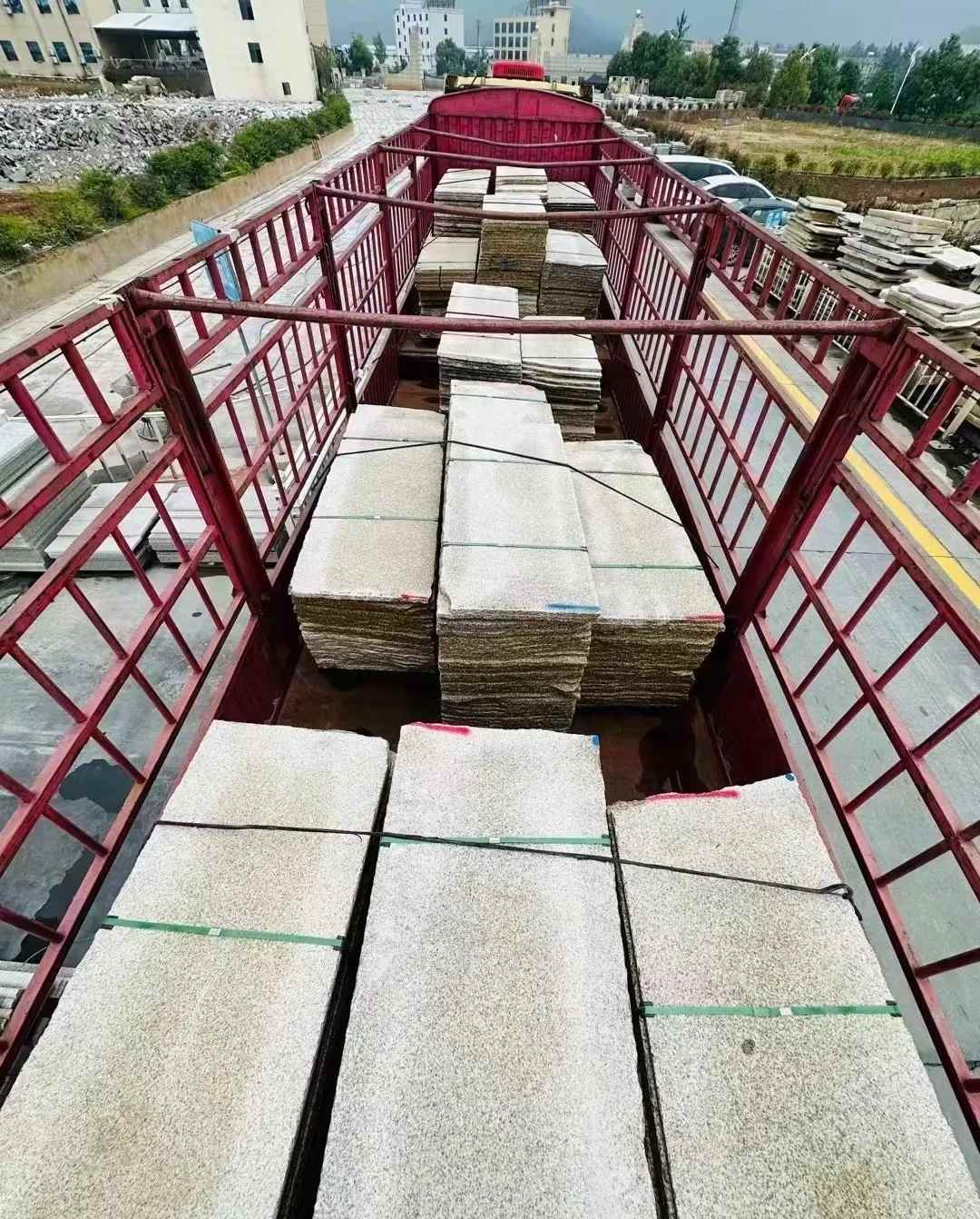 宿州 黄金麻花岗岩荔枝面，光面毛板装车完成