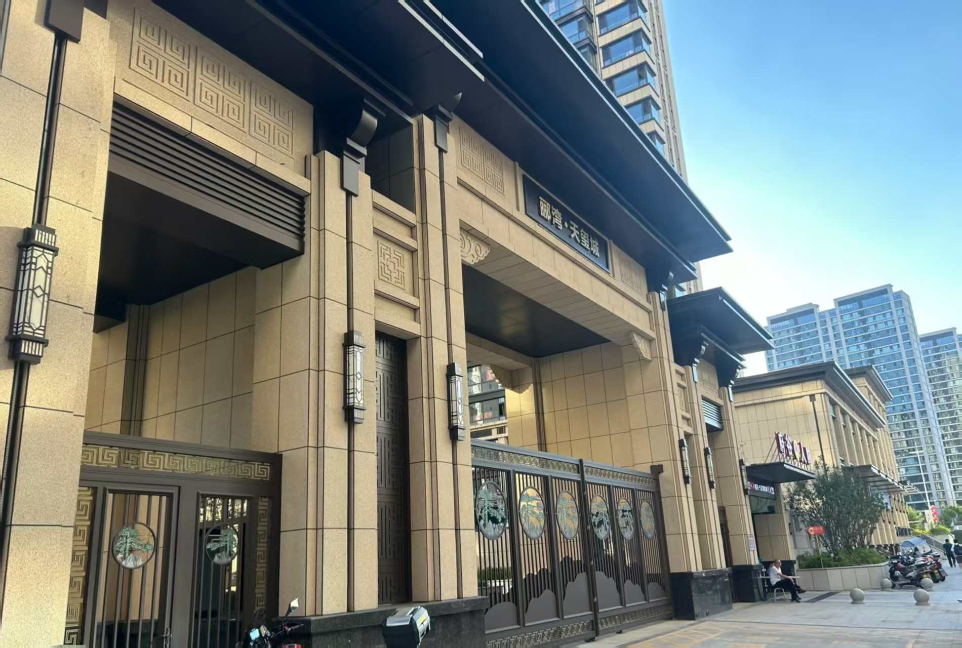 宿州 黄金麻花岗岩荔枝面小区门楼外墙干挂