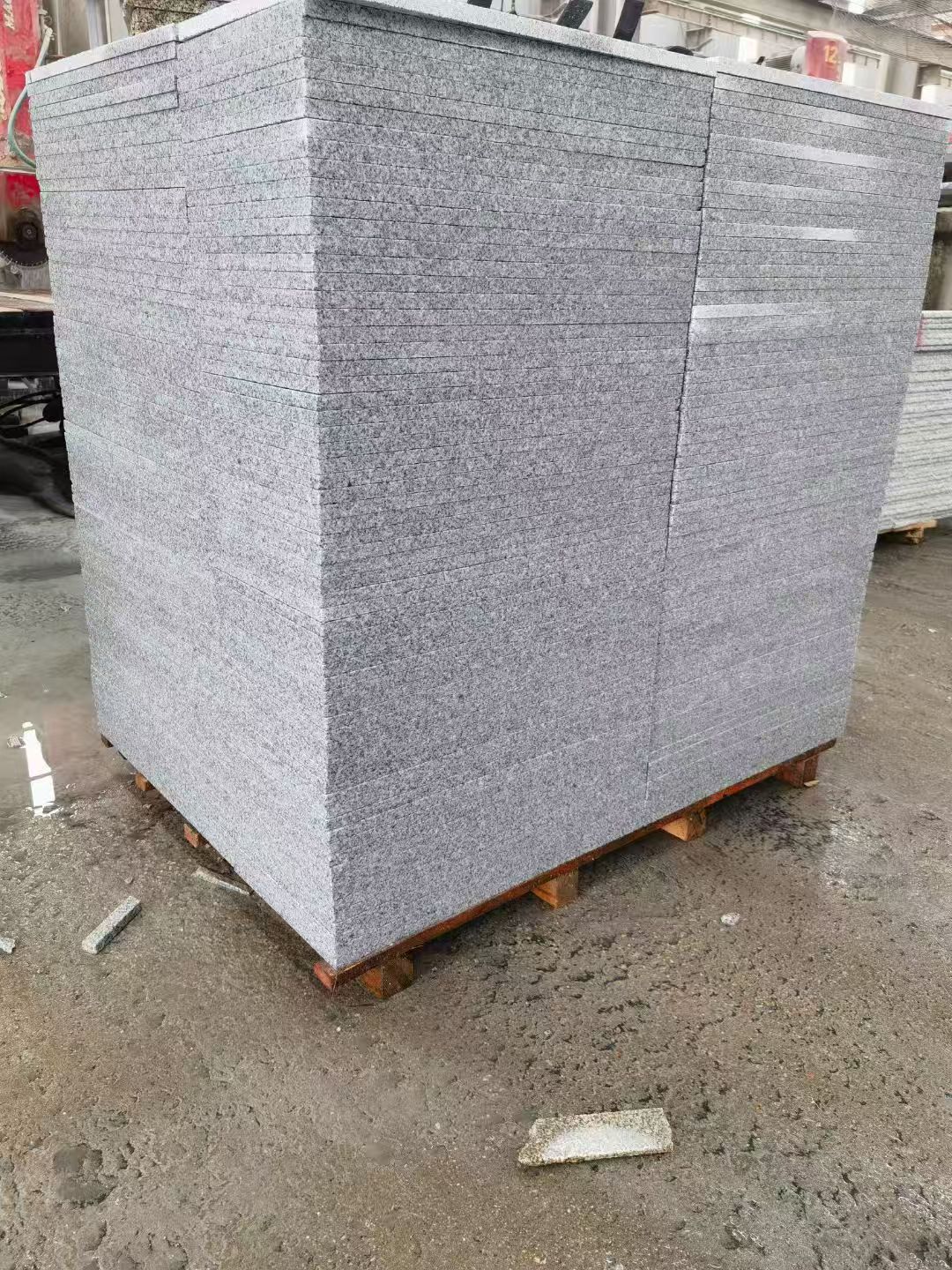 宿州 芝麻白火烧面1.8厚300*600地铺石，尺寸标准，厚薄均匀