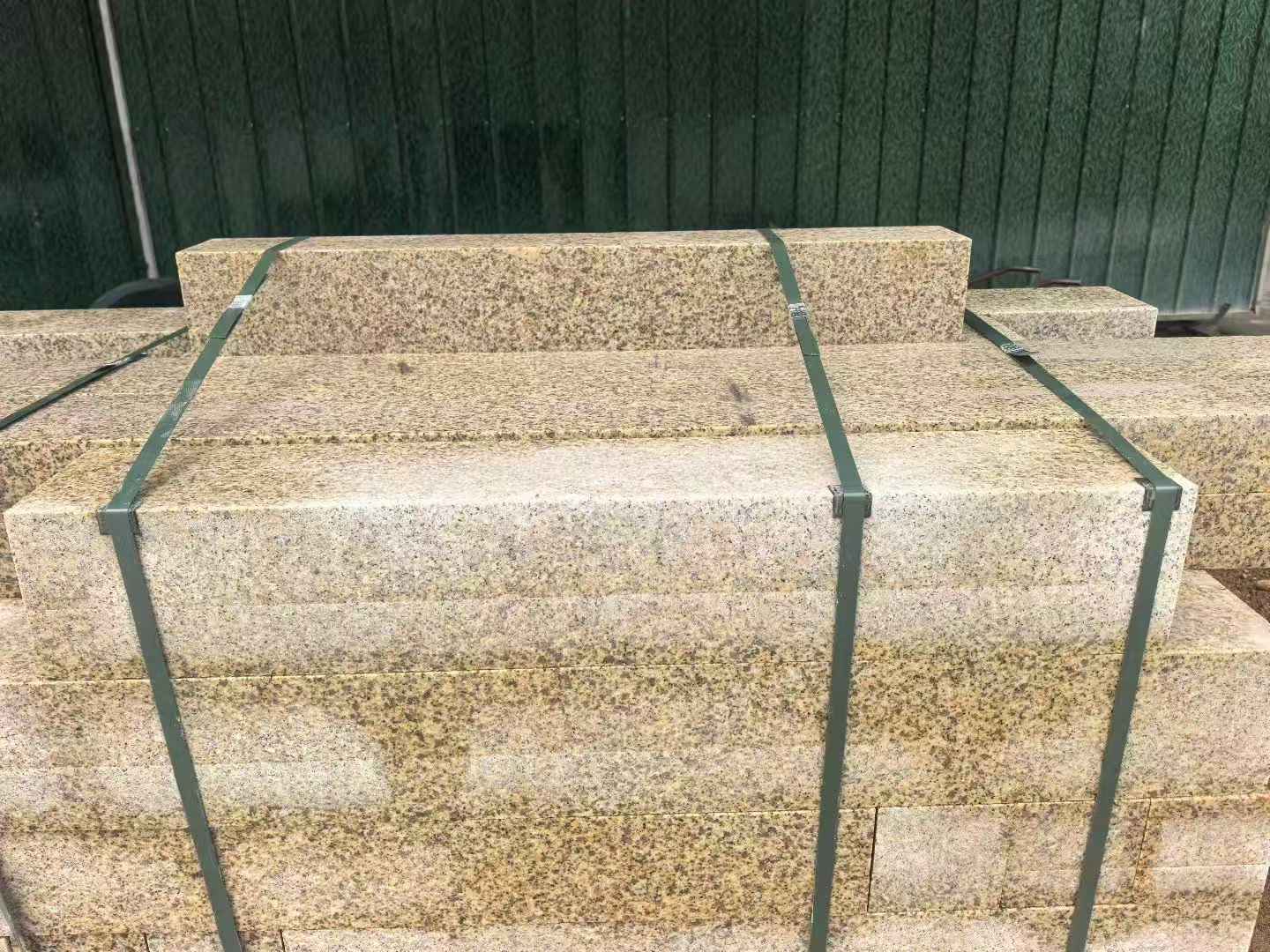 宿州 黄金麻花岗岩石材机切面栏杆料半成品