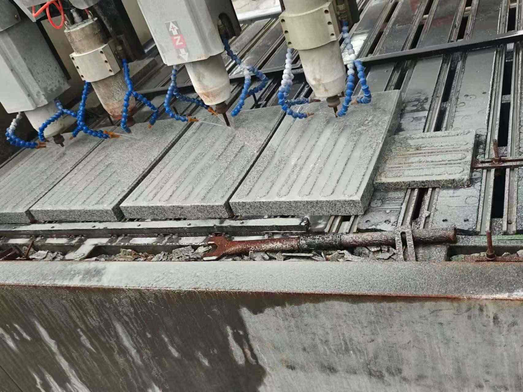 宿州 芝麻白花岗岩荔枝面盲道雕刻