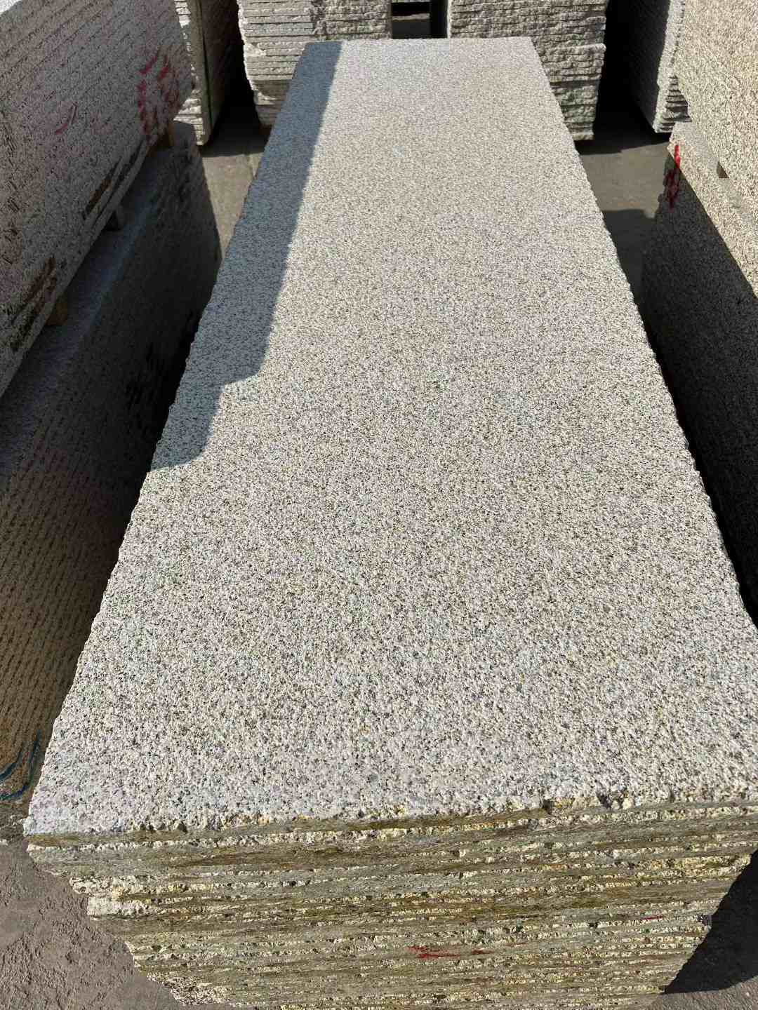 宿州 黄金麻花岗岩荔枝面毛板，半成品