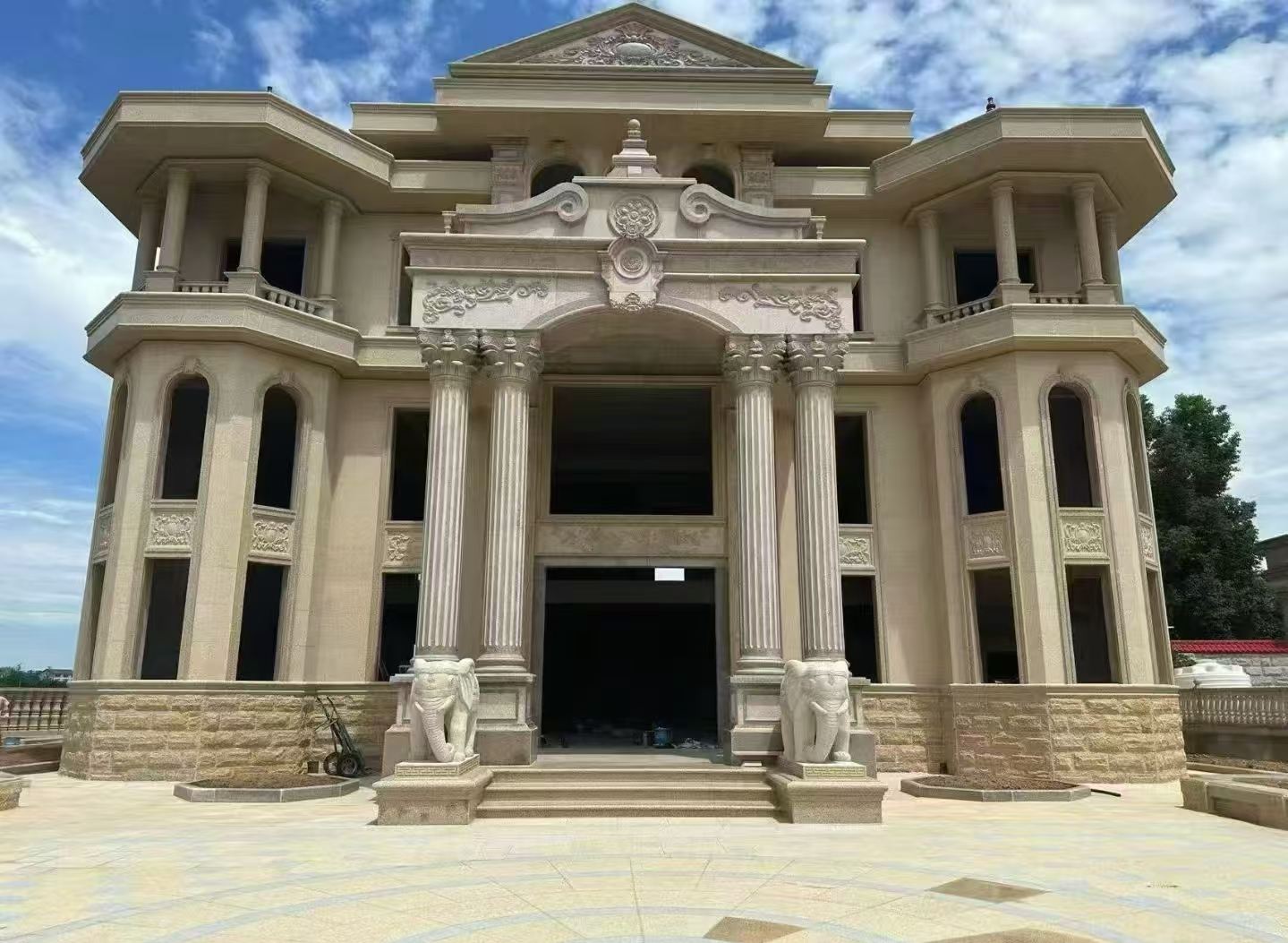 宿州 黄金麻别墅外墙干挂，大柱，大象，蘑菇石，雕花板