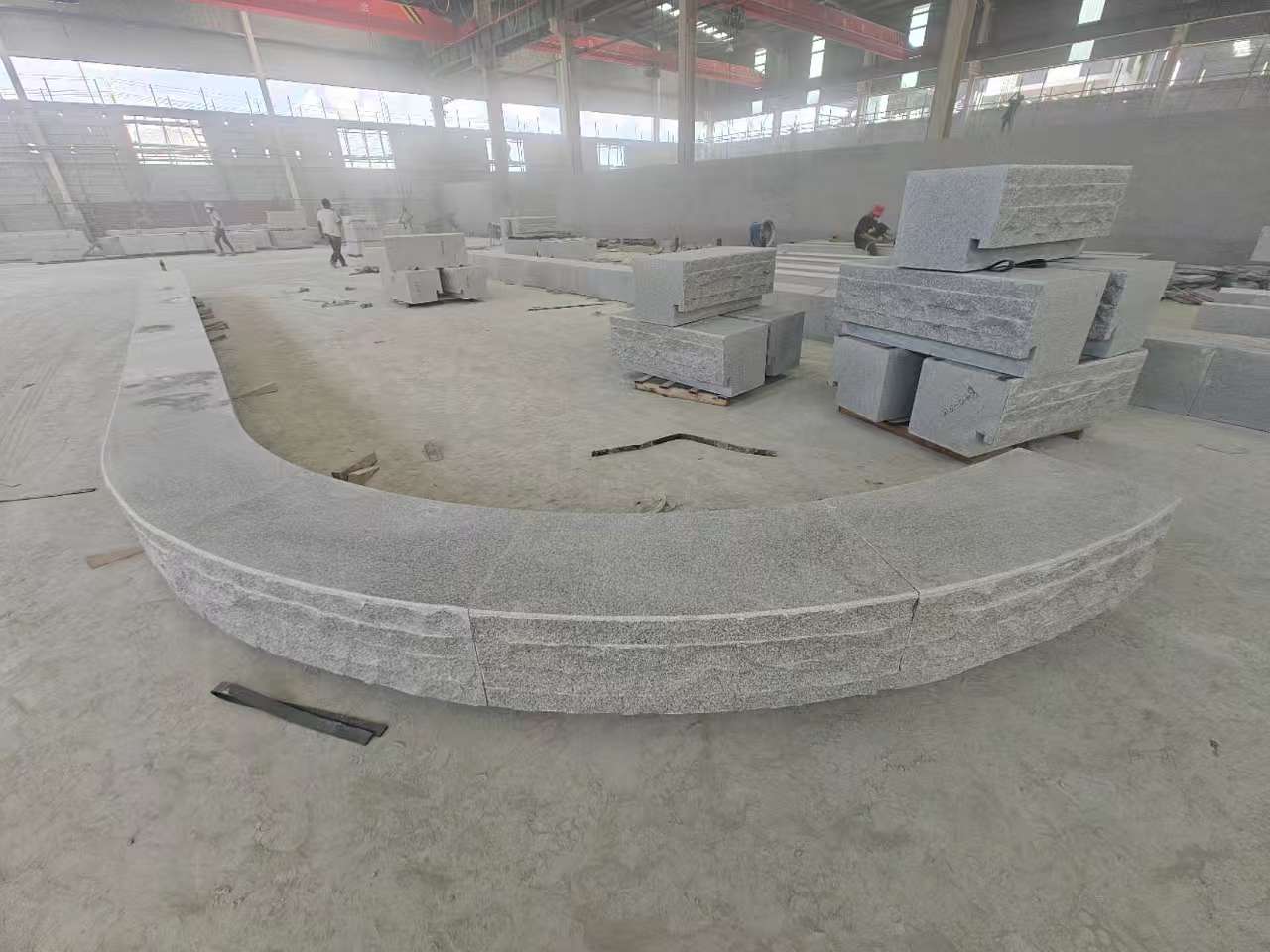 宿州 芝麻白异形坐凳，自然面光面弧形加工