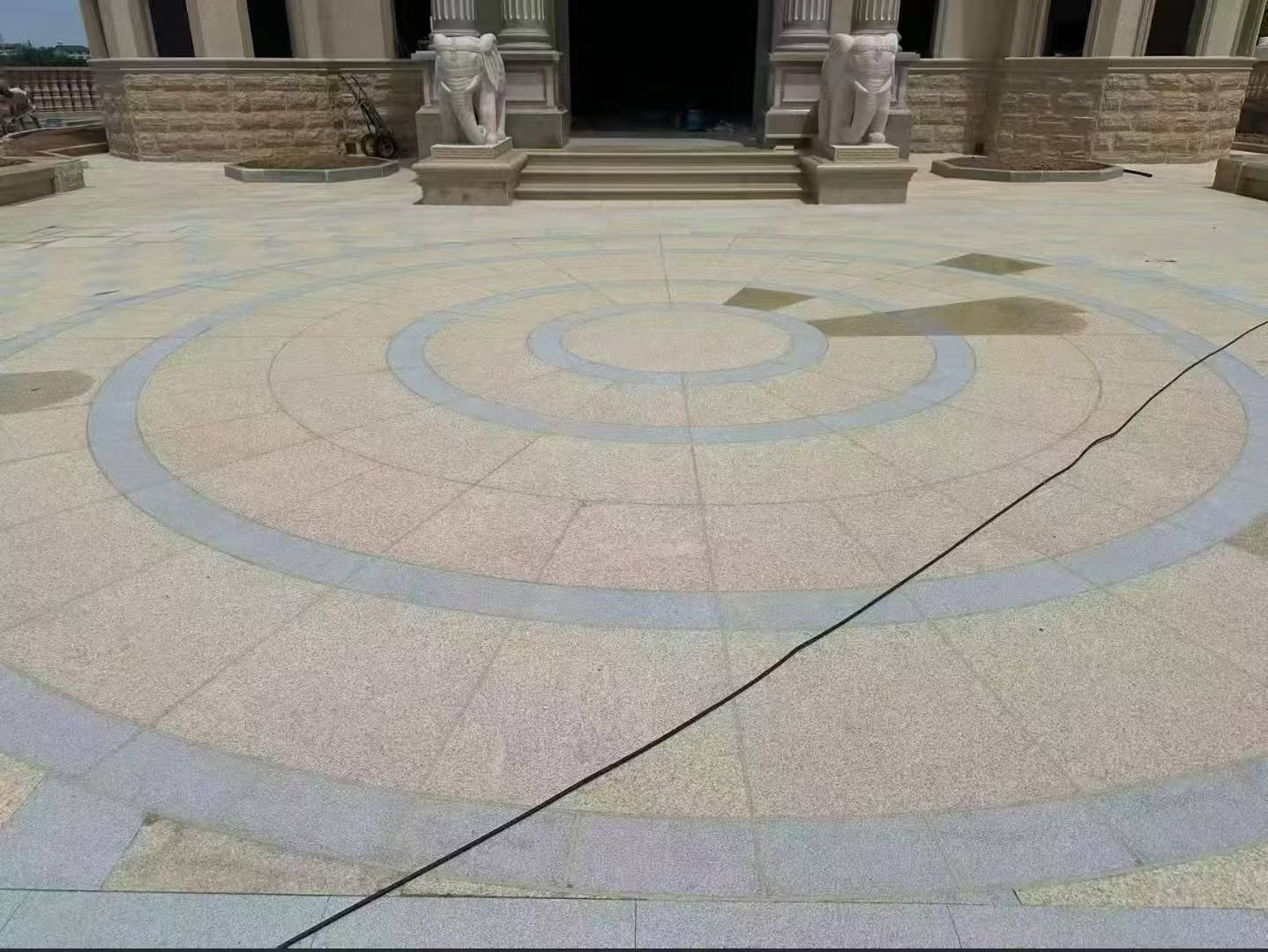 宿州 黄金麻芝麻灰花岗岩石材地铺拼接效果